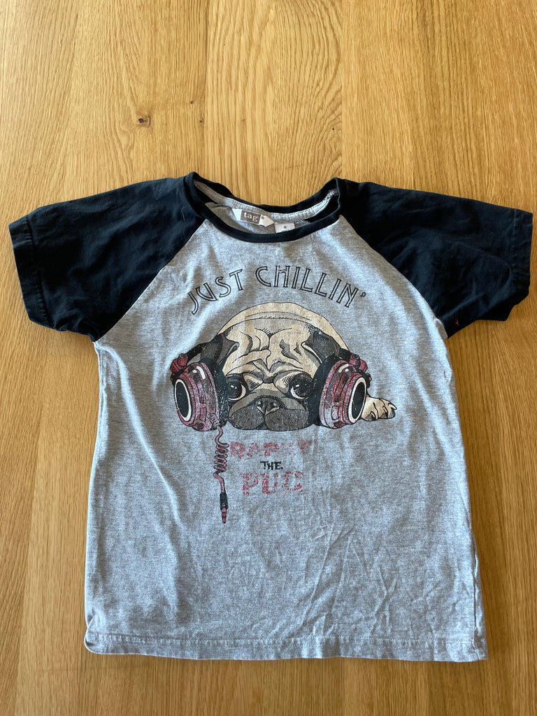 T-Shirt gris avec manches noires et illustration chien Just Chilling